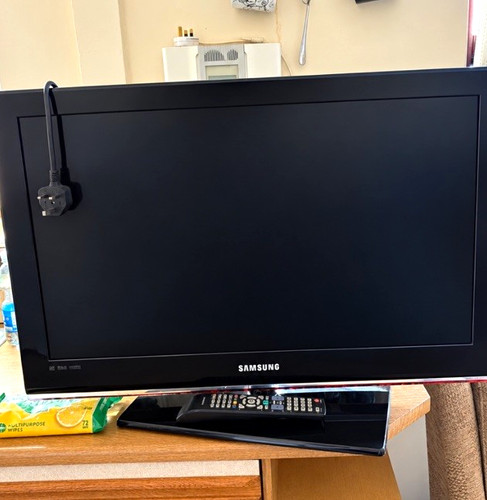 Samsung black flat screen - flat,